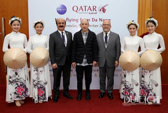 Những vị khách trên chuyến bay từ Doha. Ảnh: Qatar Airways